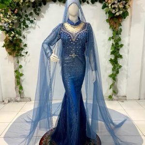 Gaun resepsi biru